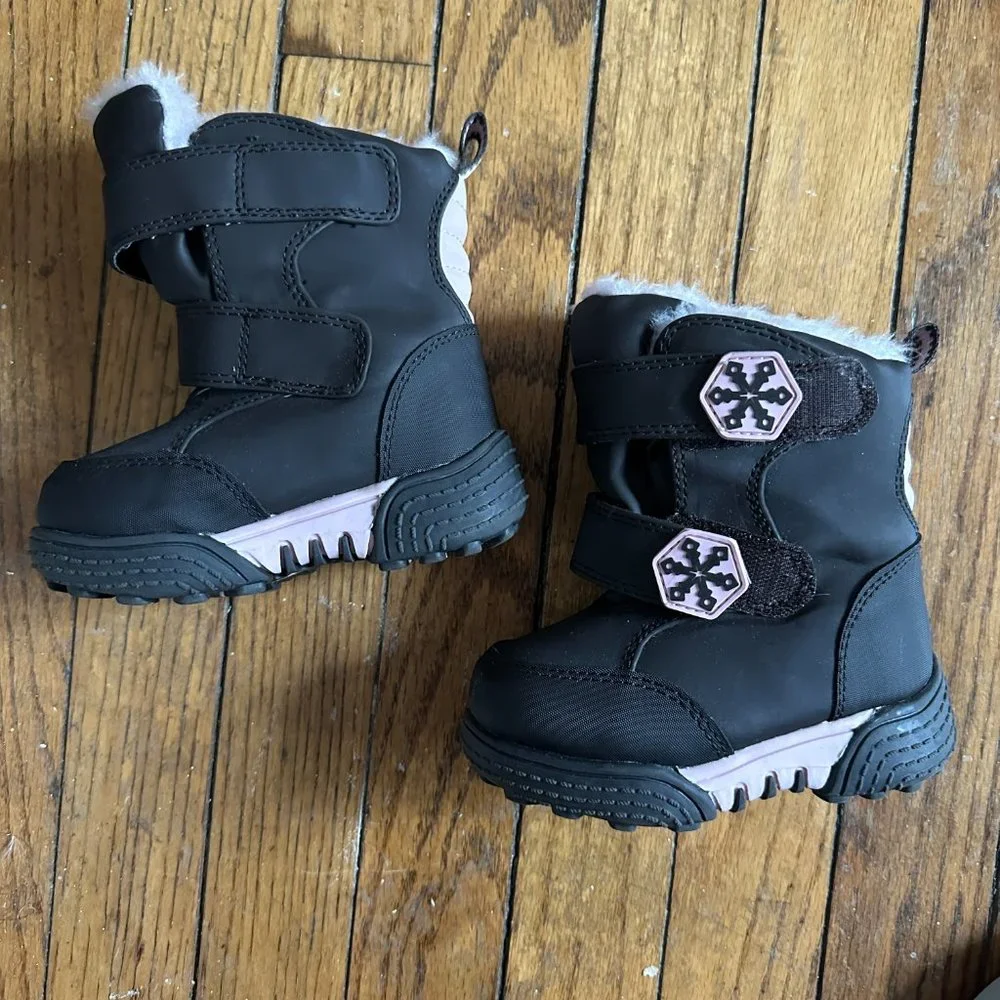 Like NEW Bass Toddler Girls Black Winter Snow Boots with Light Pink Accents Sz 6